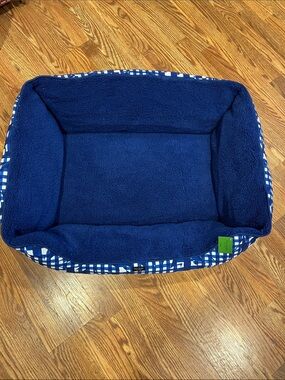 Kate Spade Navy Blue Plush Rectangular Pet Bed